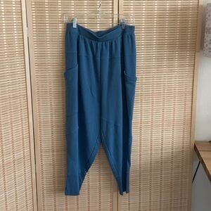 Daily Practice Women's Blue Capris with Pockets Size Medium